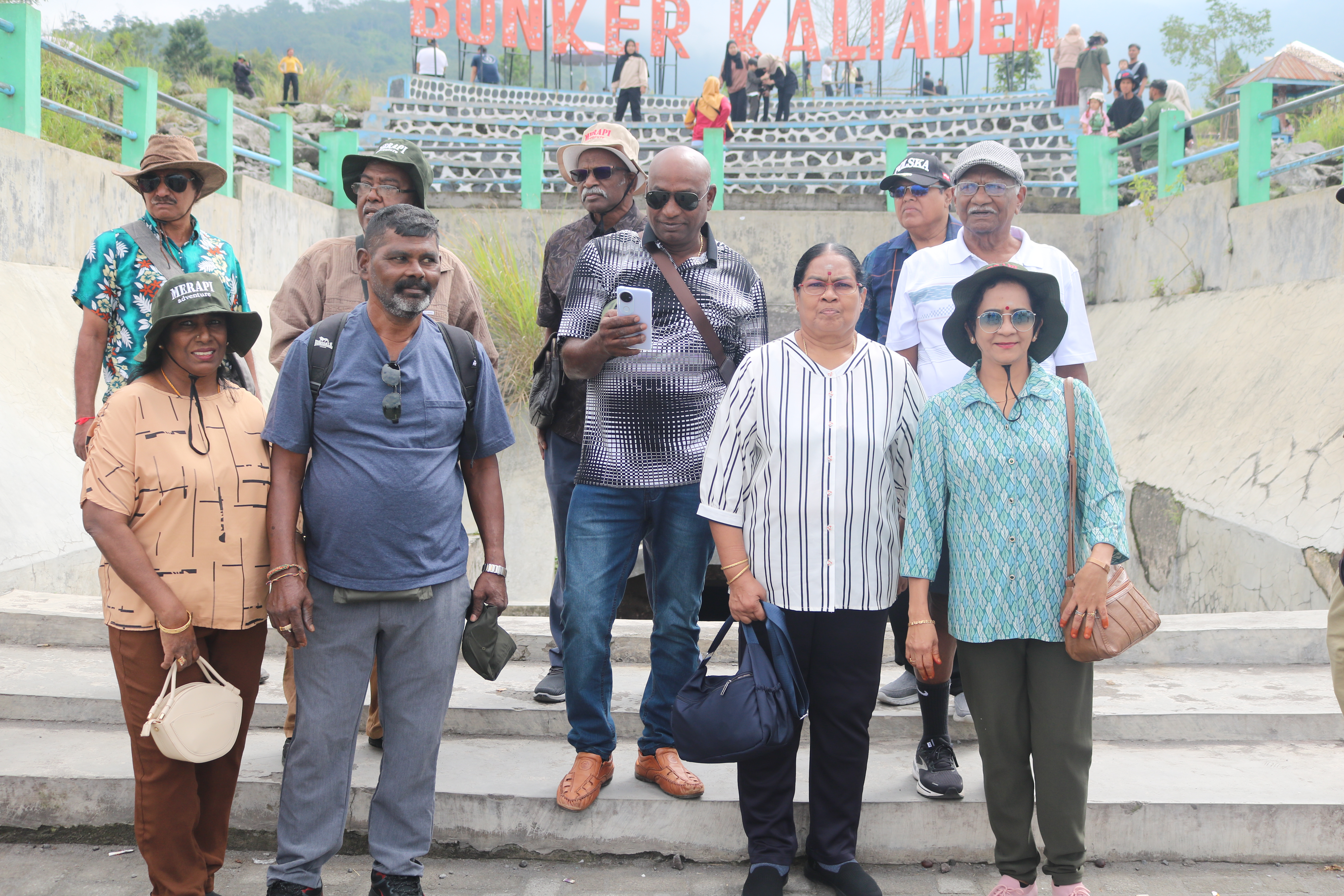 Wisatawan dari India berkunjung ke merapi